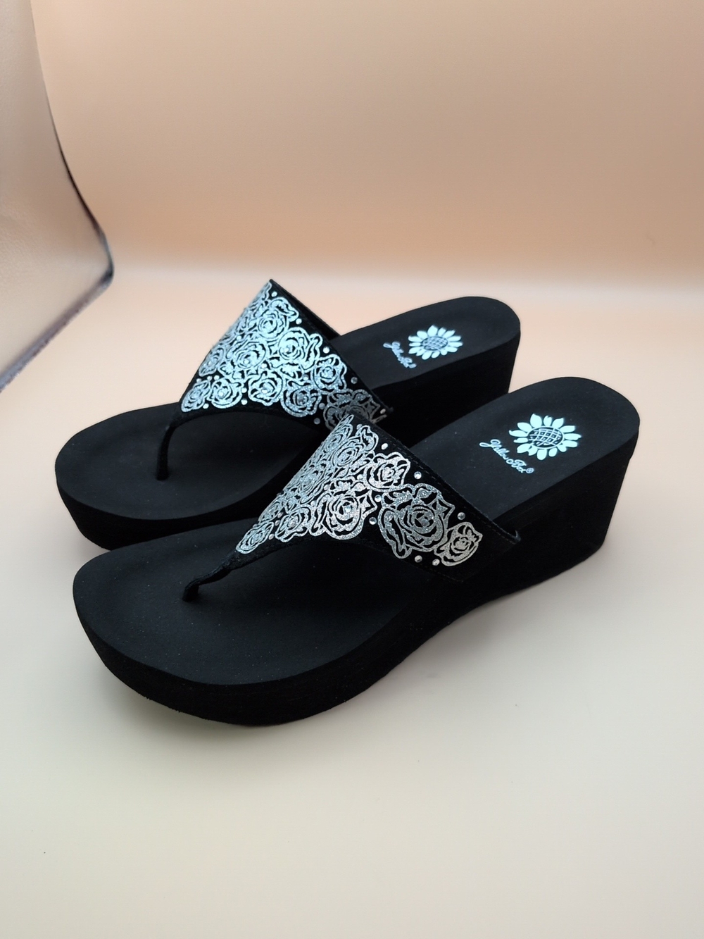Yellow Box Joella Wedge Flip Flip Black With Bling Women's Size 8